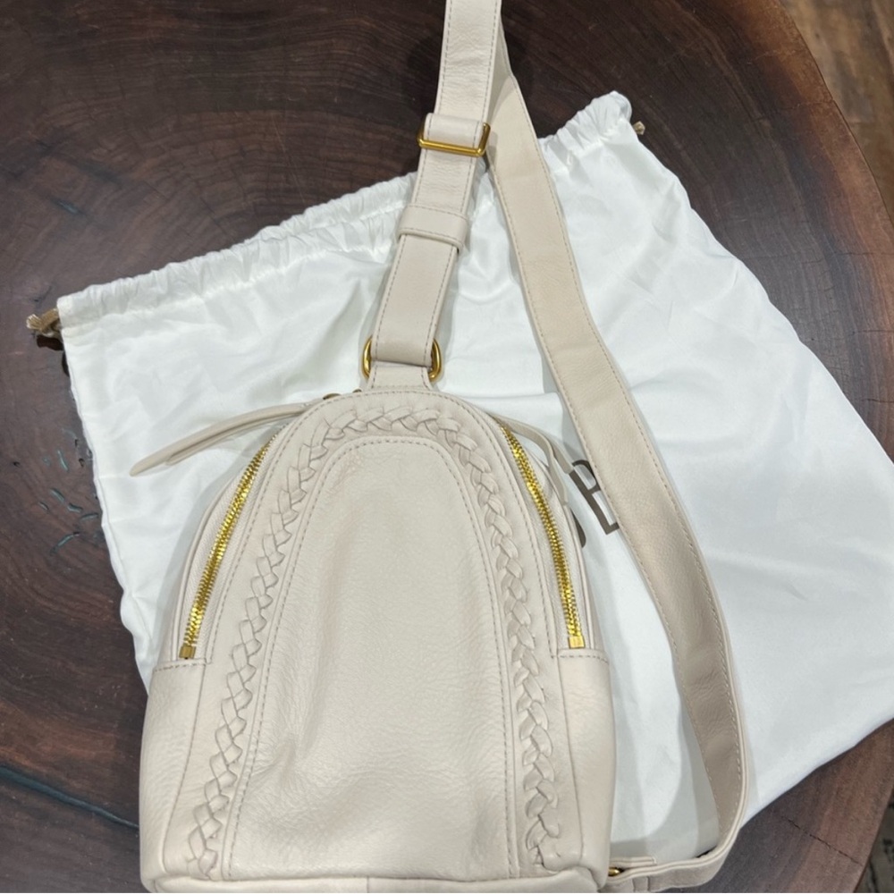 HOBO International Fern Slingbag in Birch - Picture 3 of 10